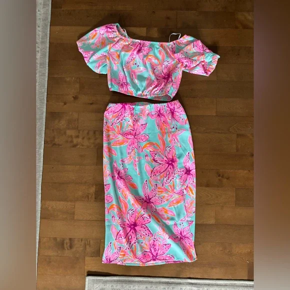 Lilly Pulitzer EUC Two piece set - Picture 1 of 4